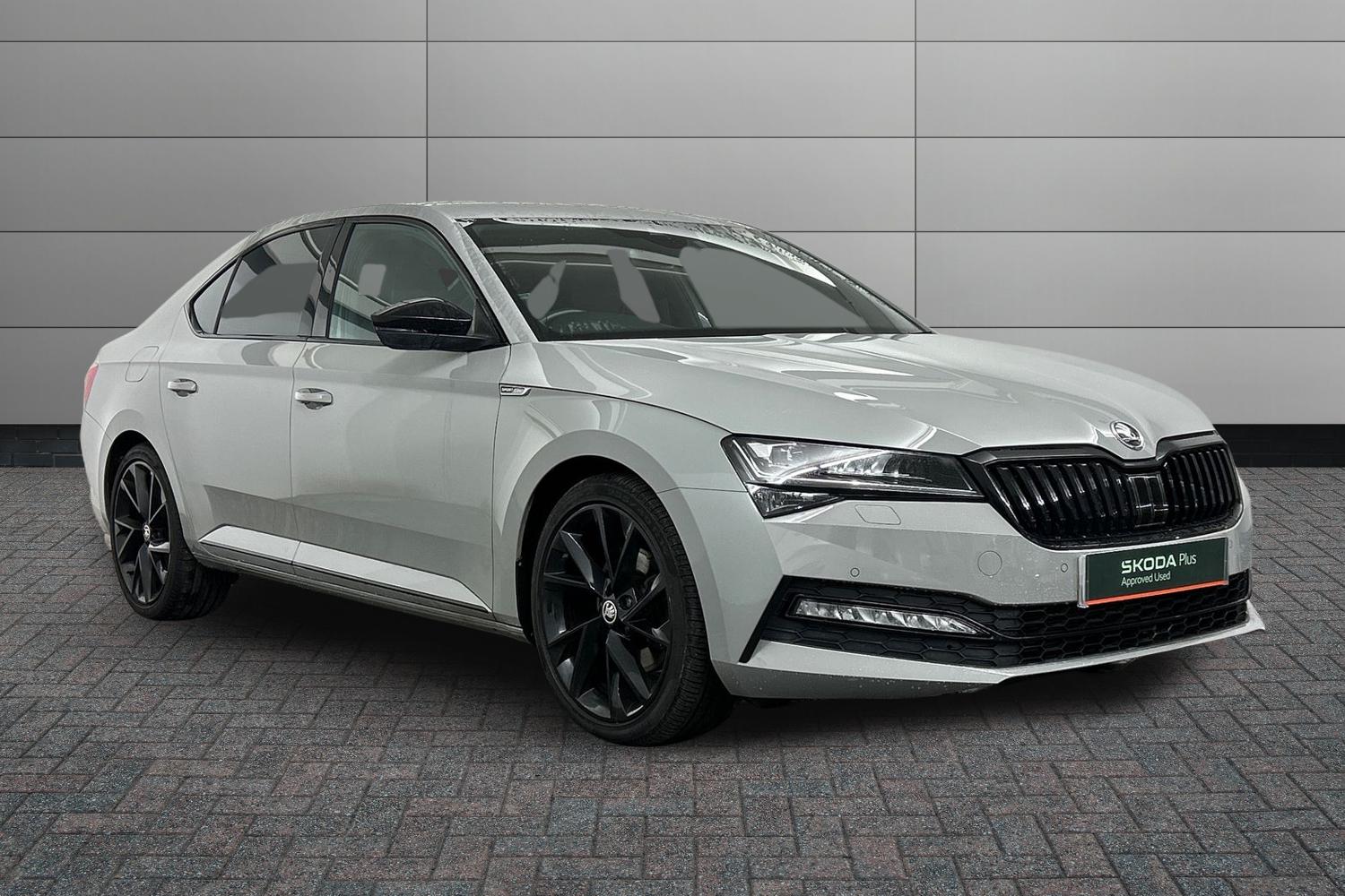 Main listing image - Skoda Superb