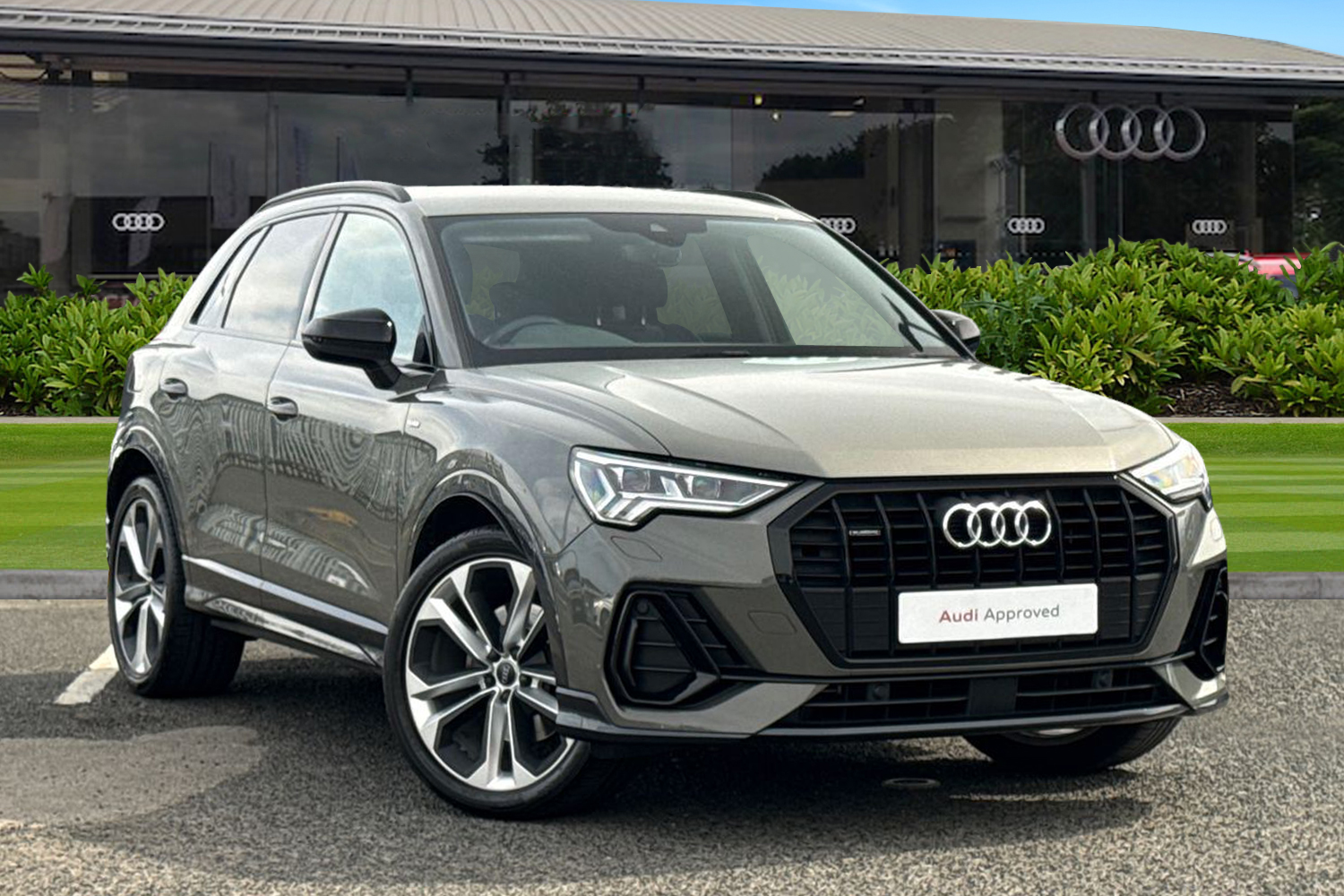 Main listing image - Audi Q3