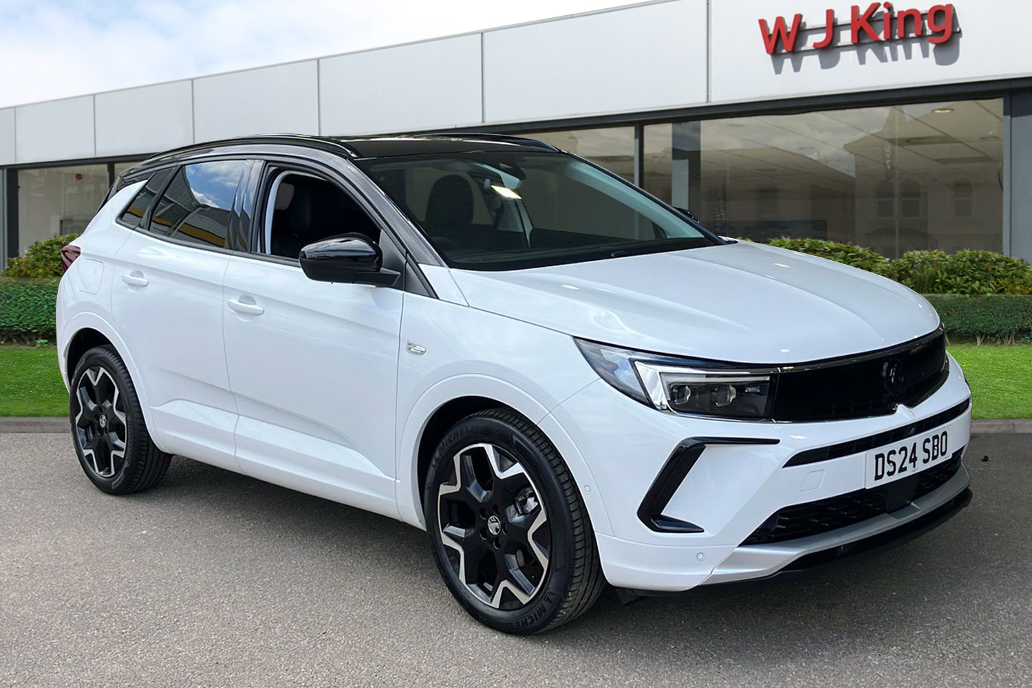 Main listing image - Vauxhall Grandland
