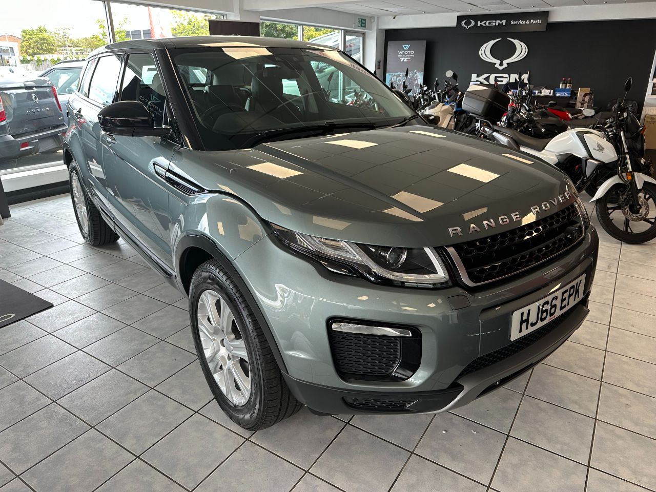 Main listing image - Land Rover Range Rover Evoque