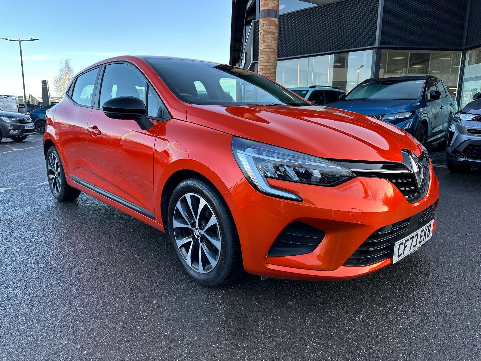 Main listing image - Renault Clio