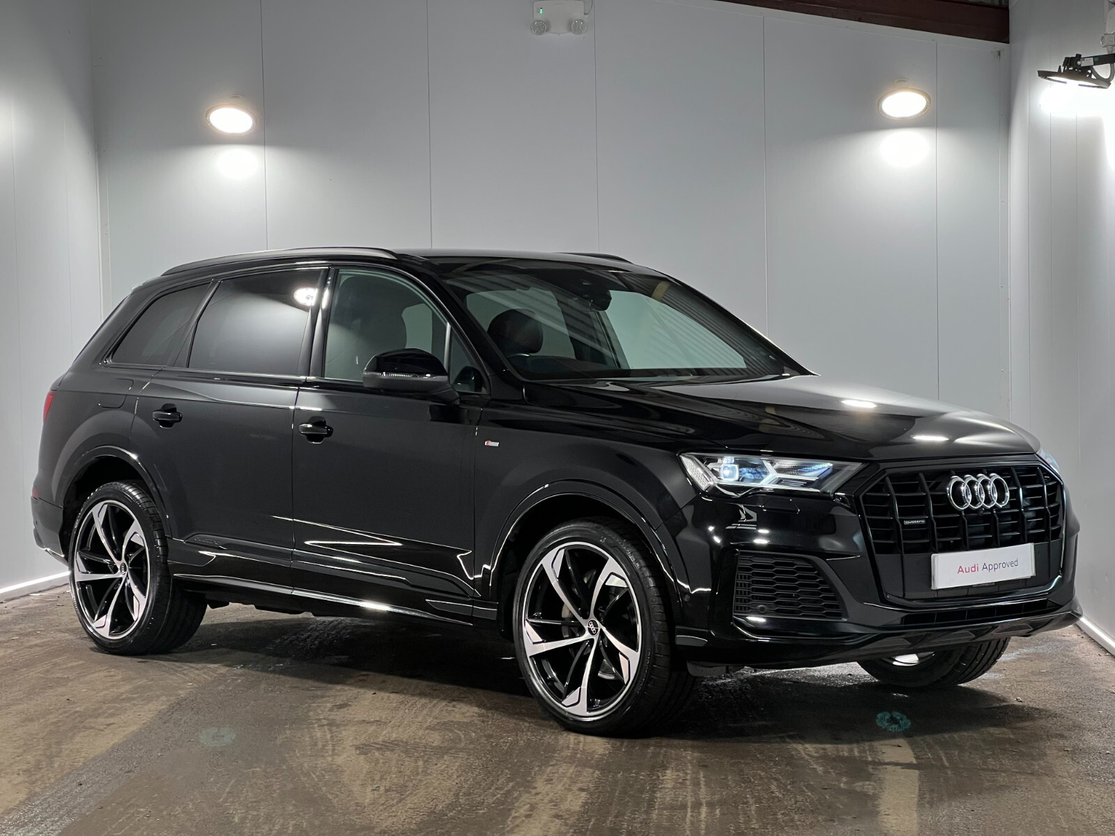 Main listing image - Audi Q7