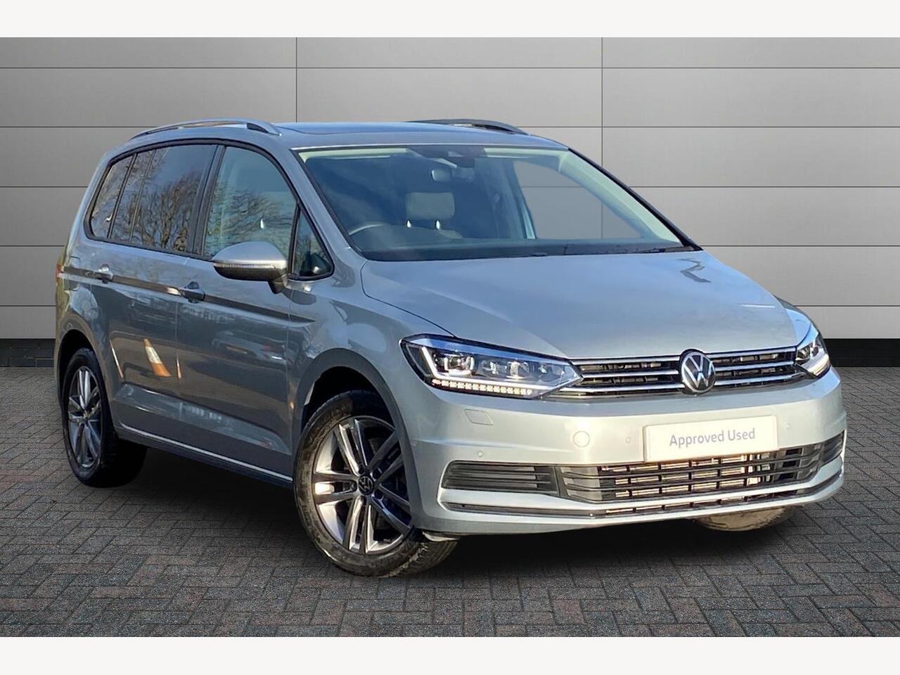 Main listing image - Volkswagen Touran