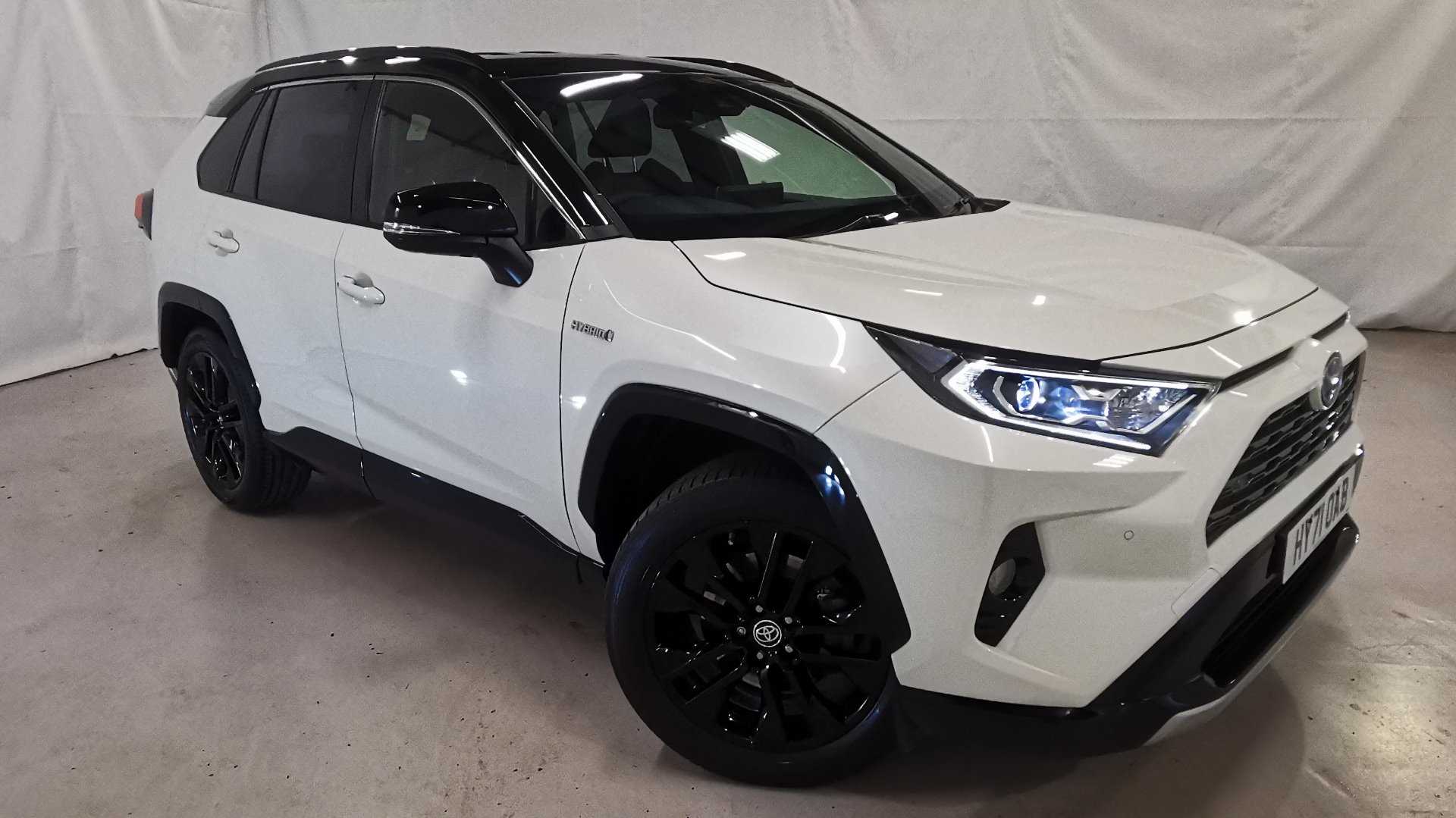 Main listing image - Toyota RAV4