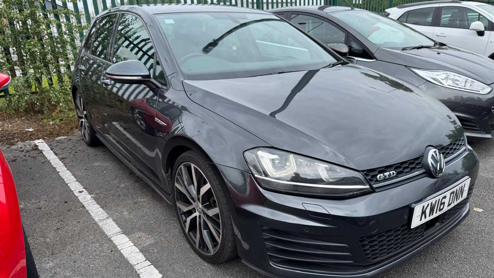 Main listing image - Volkswagen Golf