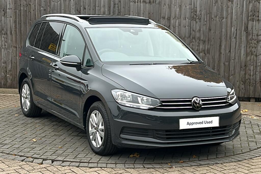 Main listing image - Volkswagen Touran