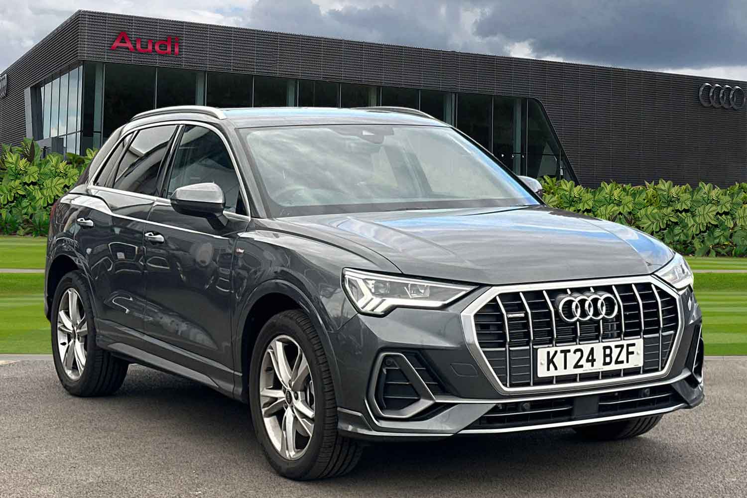 Main listing image - Audi Q3