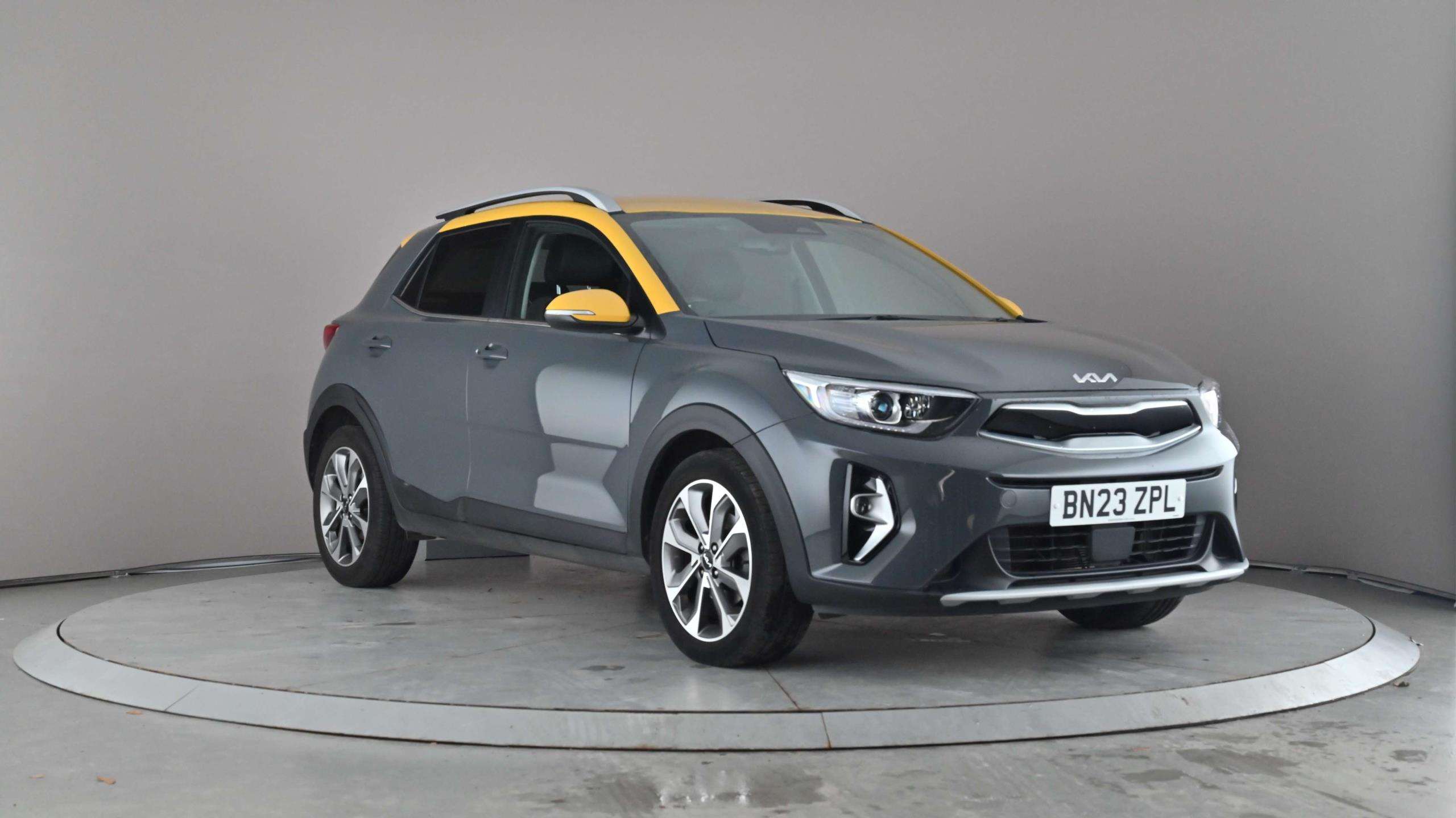 Main listing image - Kia Stonic