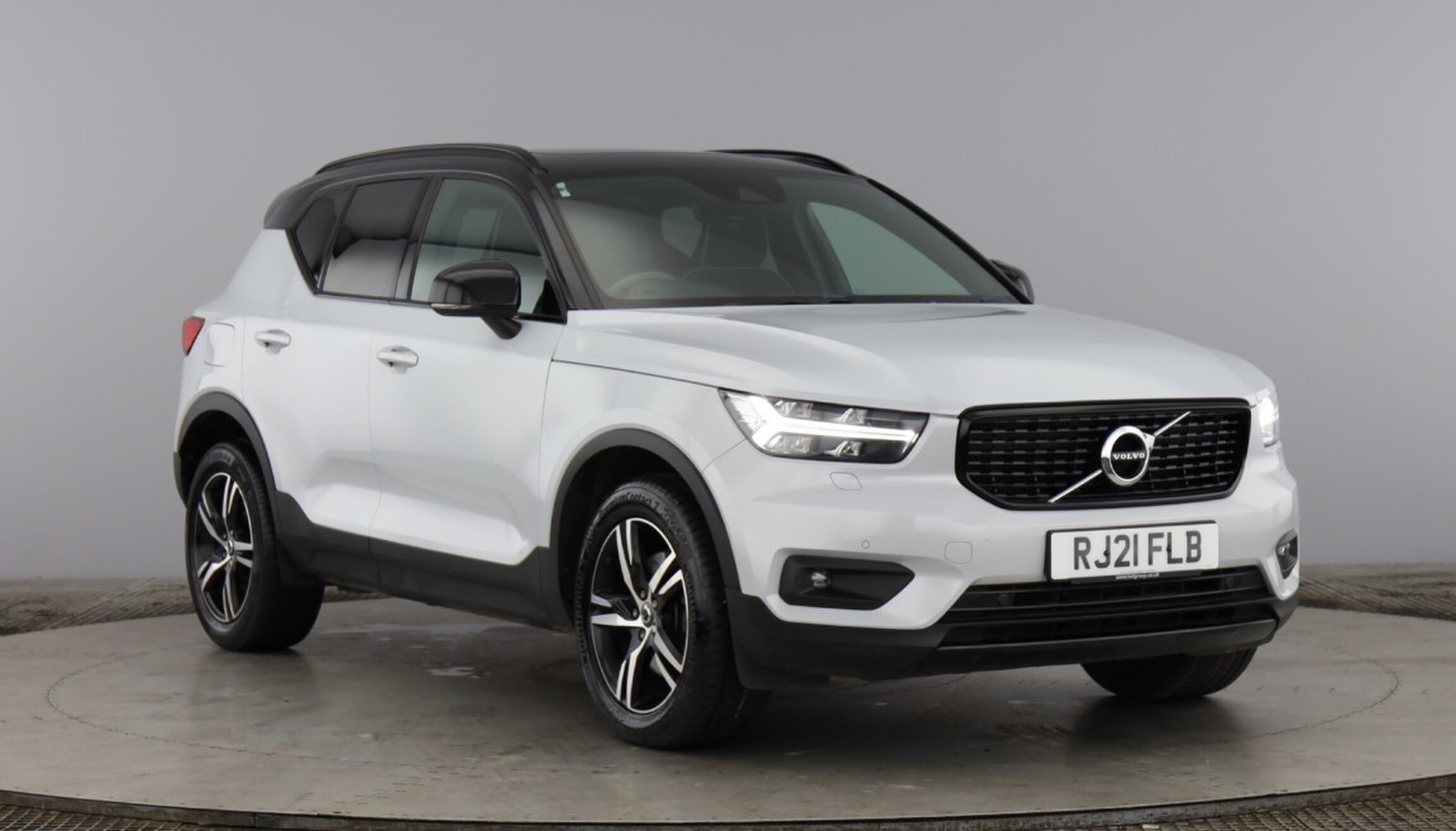 Main listing image - Volvo XC40