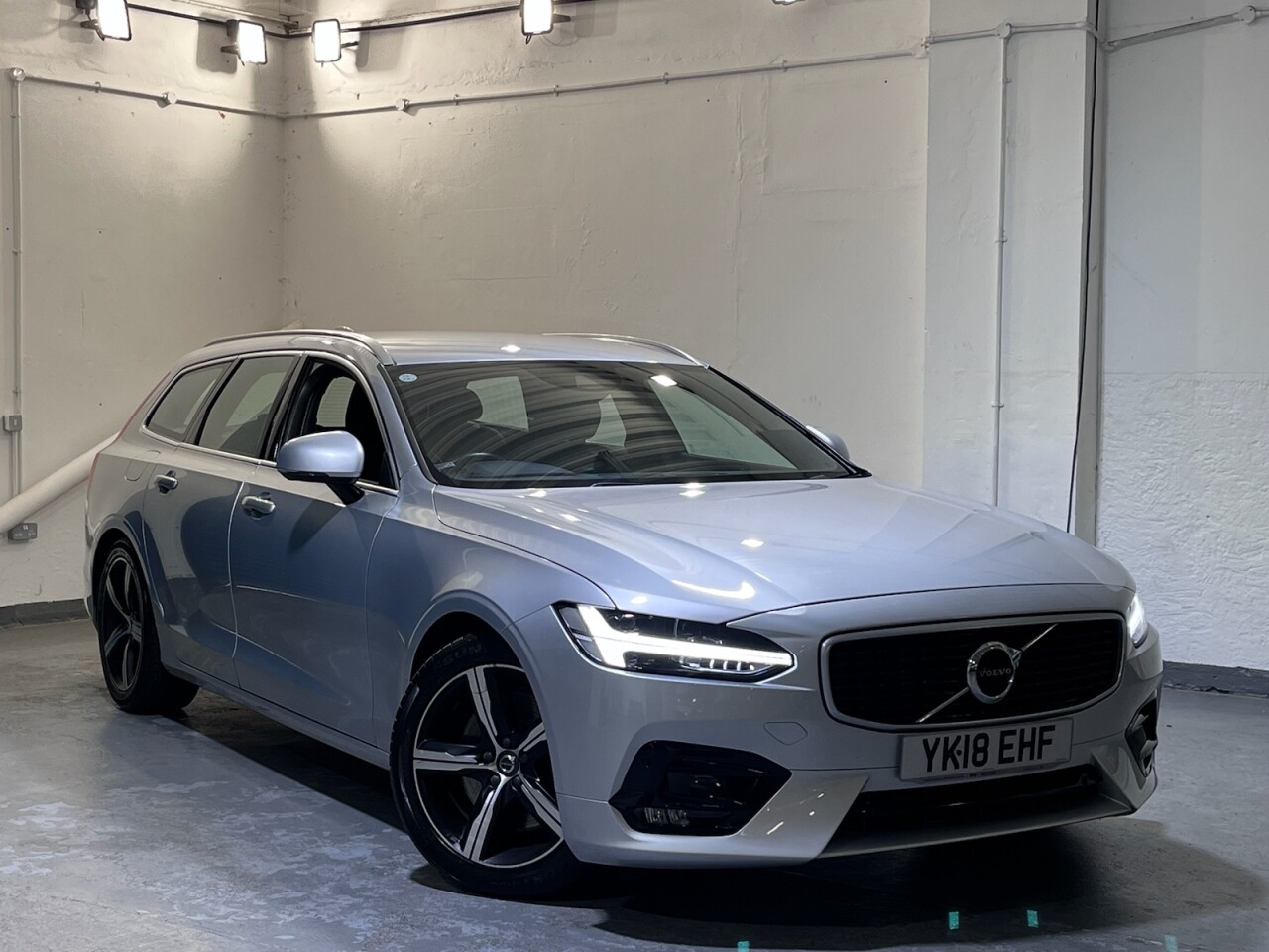 Main listing image - Volvo V90