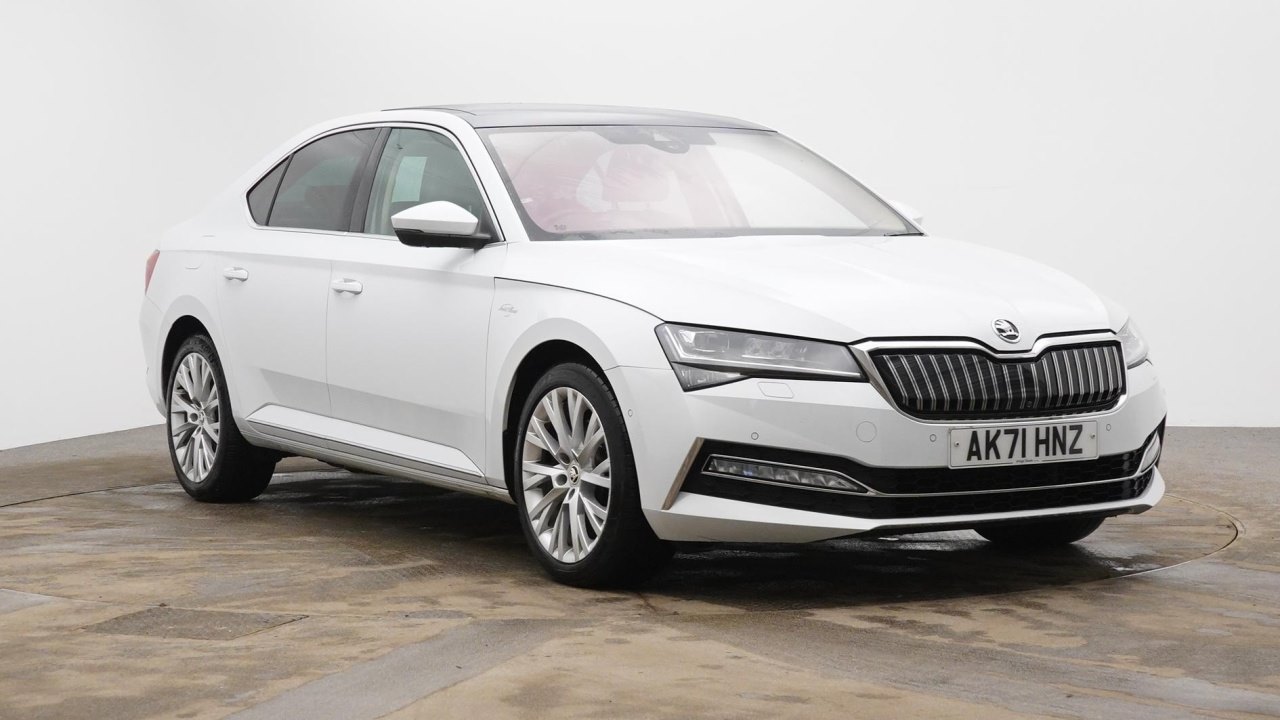 Main listing image - Skoda Superb