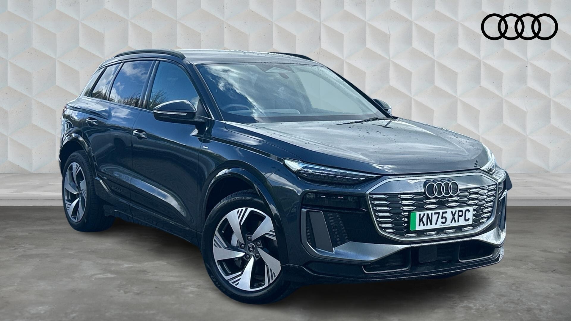 Main listing image - Audi Q6 e-tron