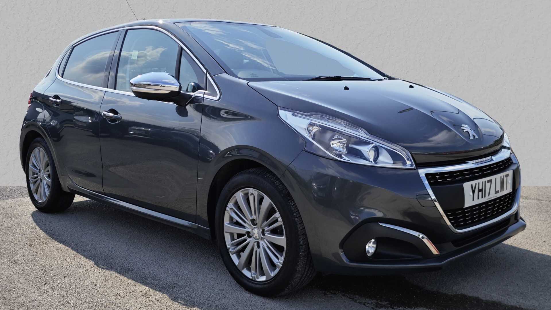 Main listing image - Peugeot 208