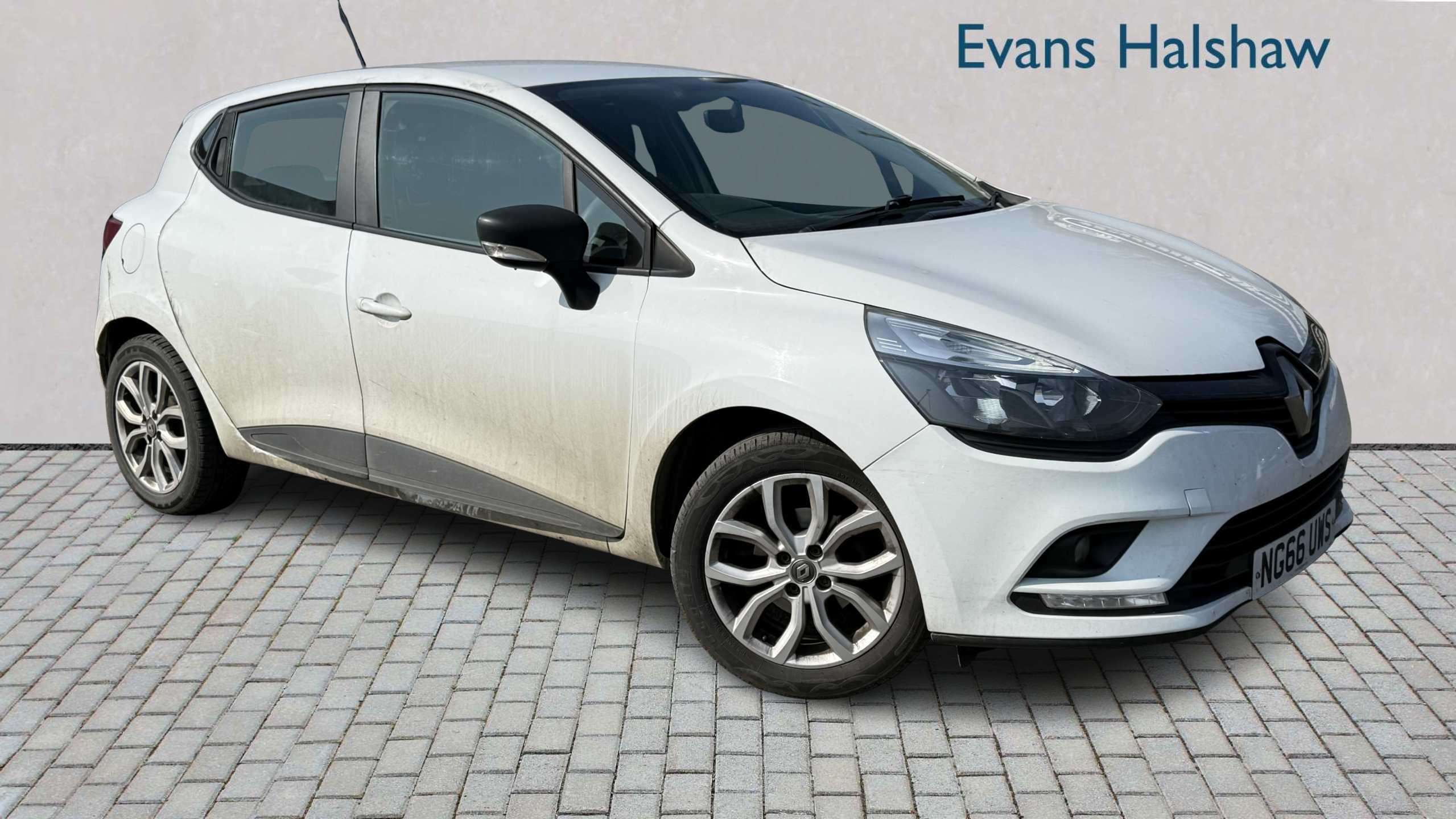 Main listing image - Renault Clio