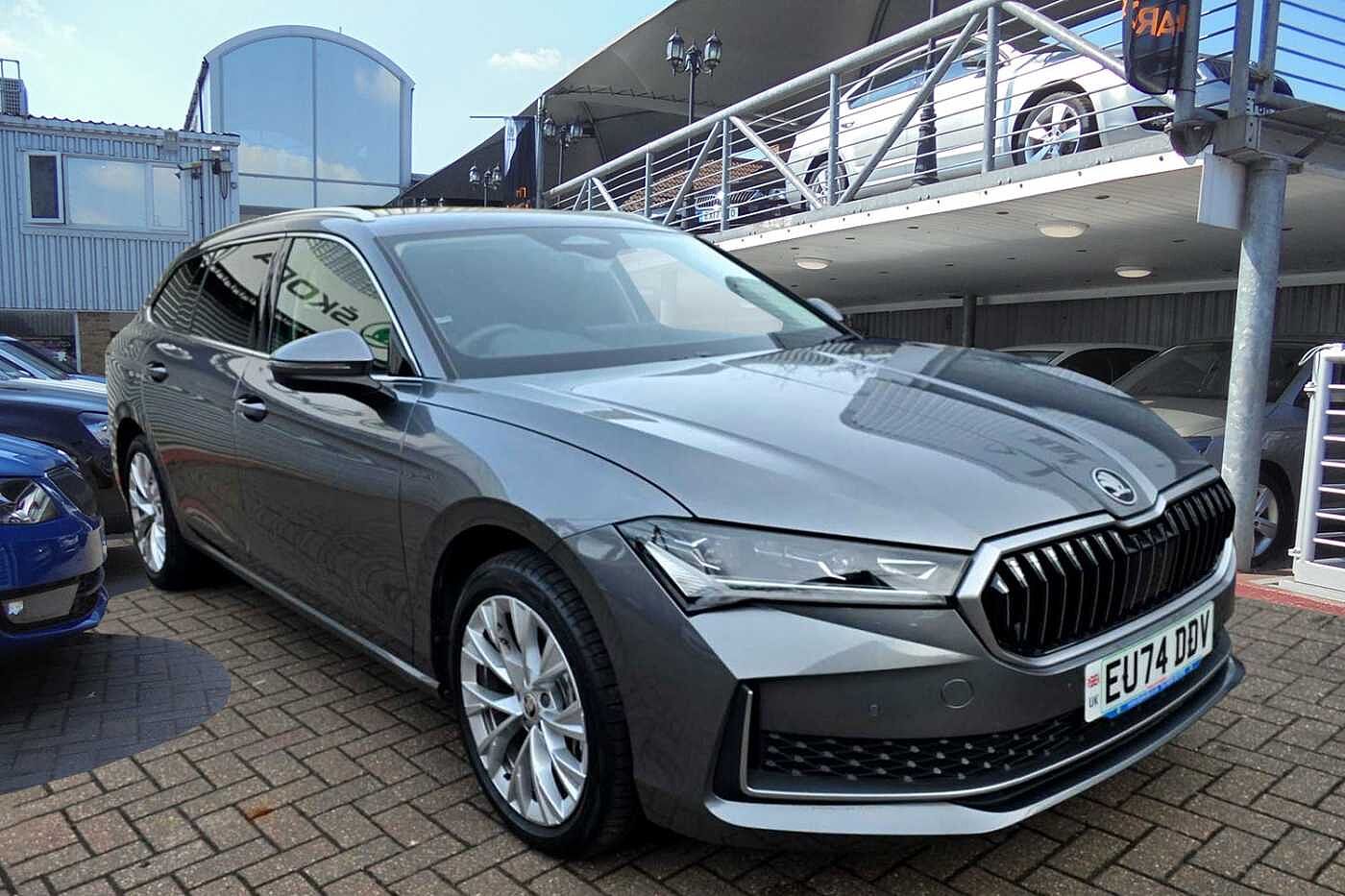 Main listing image - Skoda Superb Estate