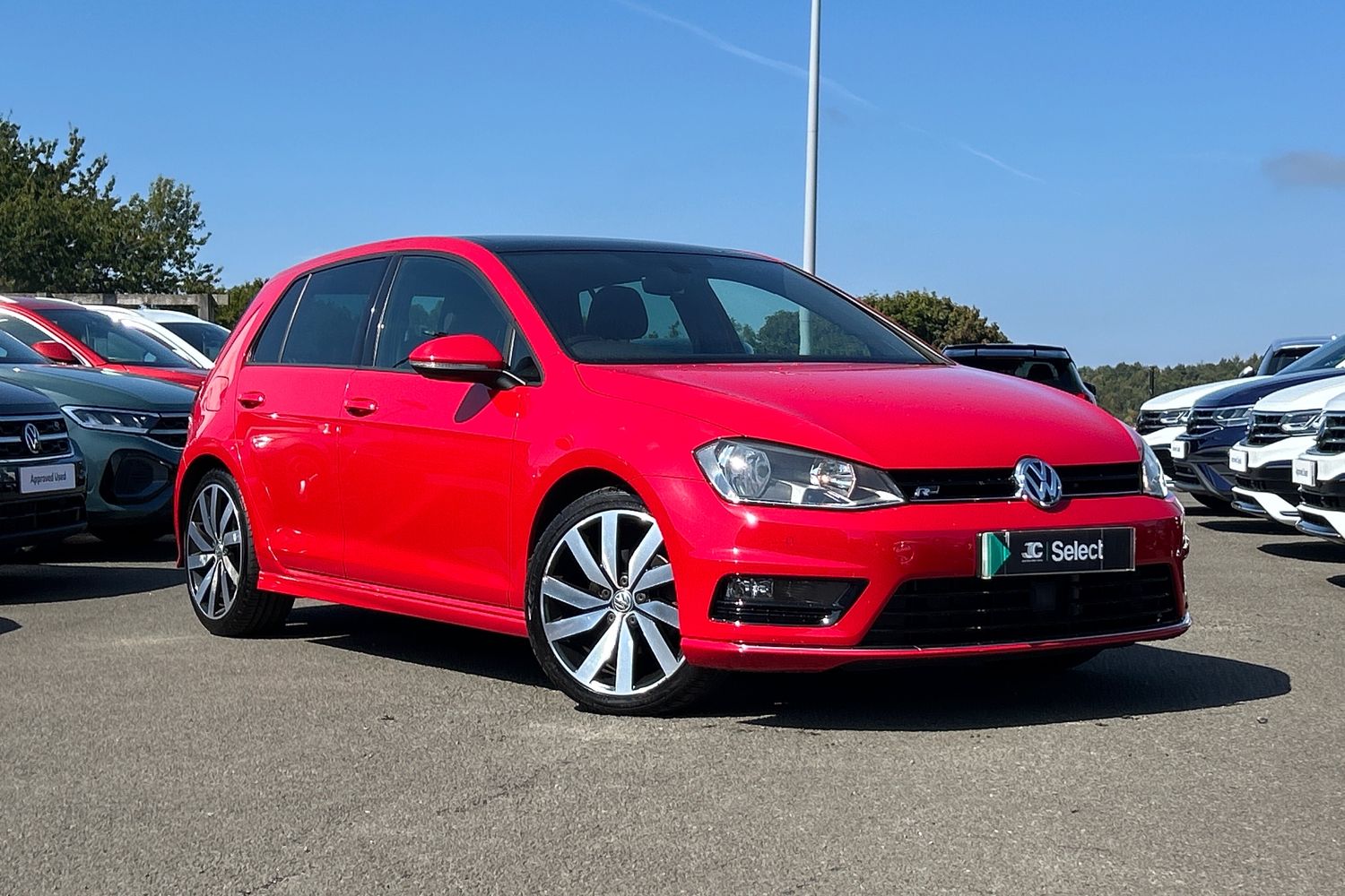 Main listing image - Volkswagen Golf