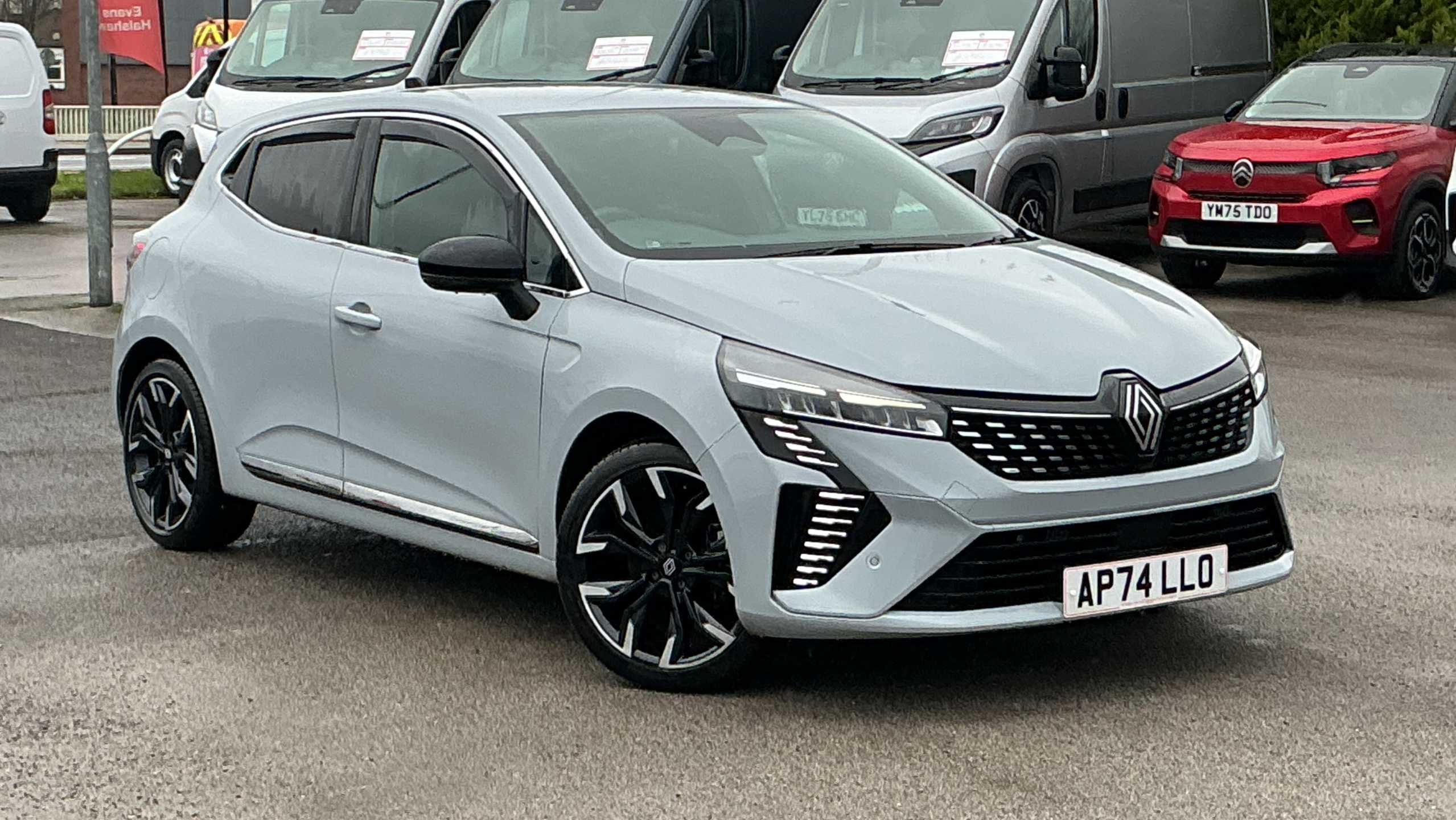 Main listing image - Renault Clio