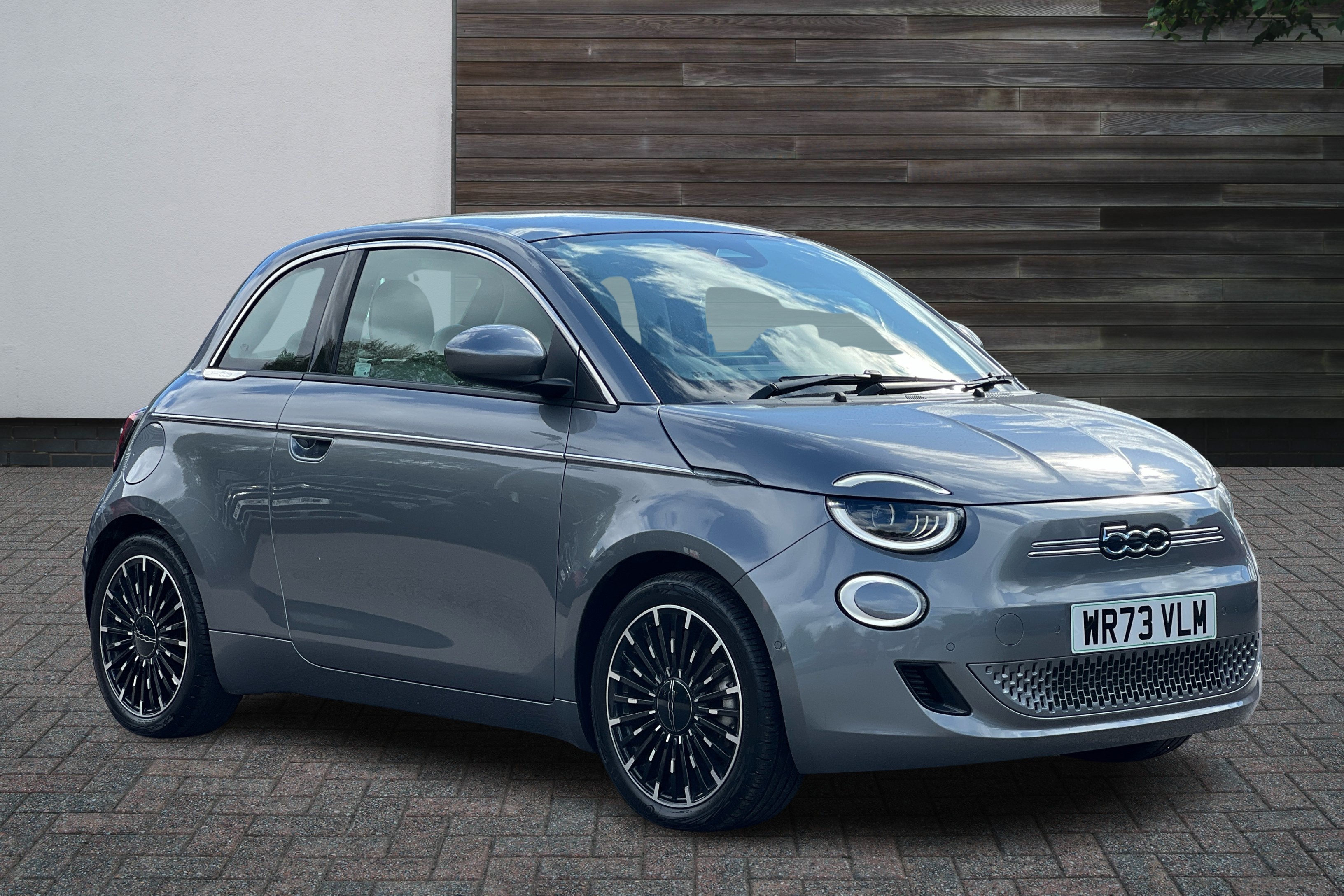 Main listing image - Fiat 500 Electric