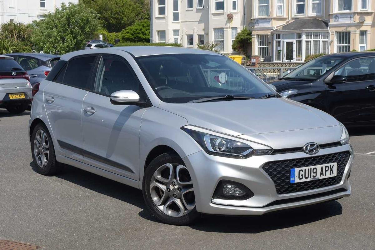 Main listing image - Hyundai i20
