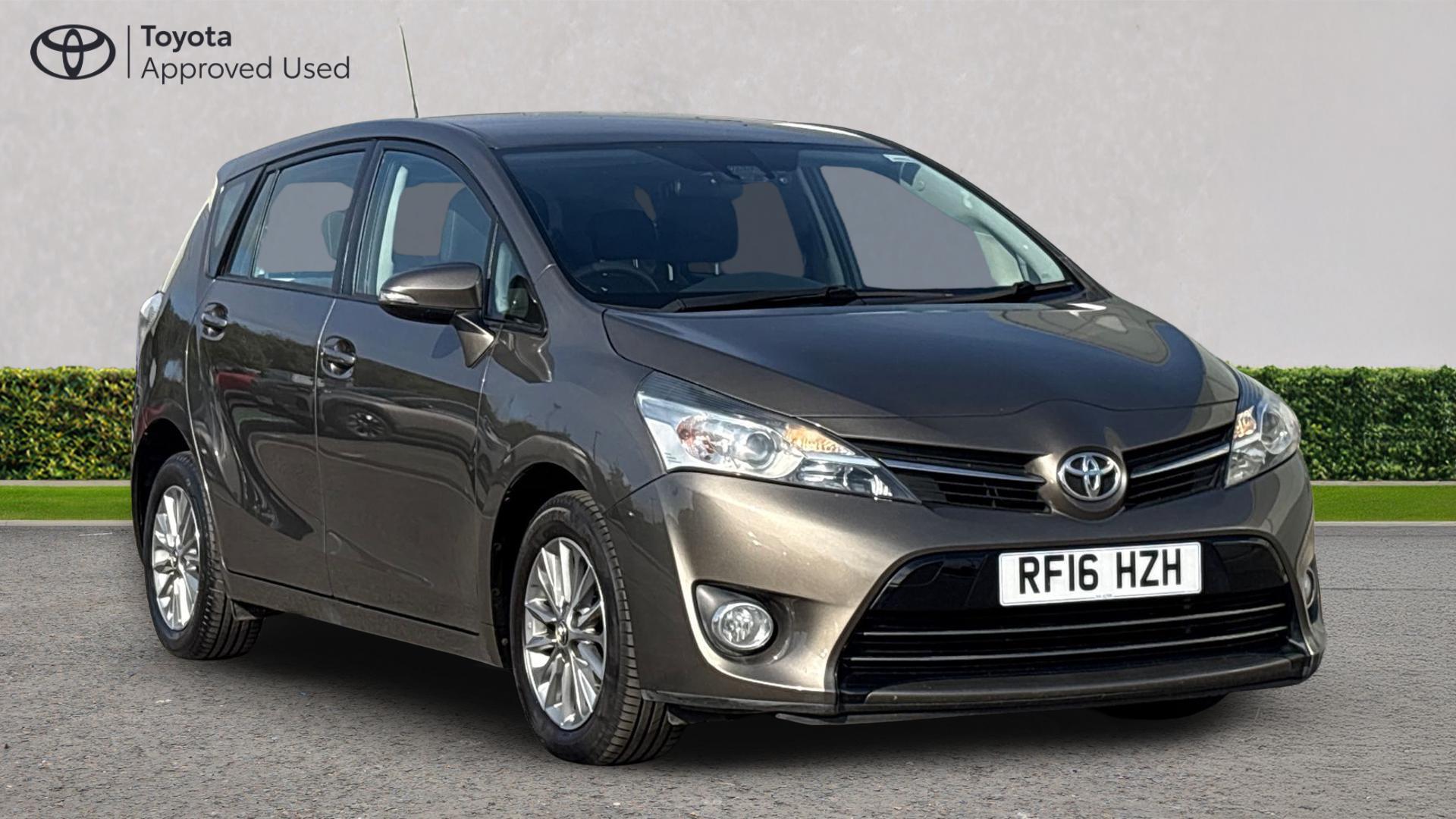 Main listing image - Toyota Verso