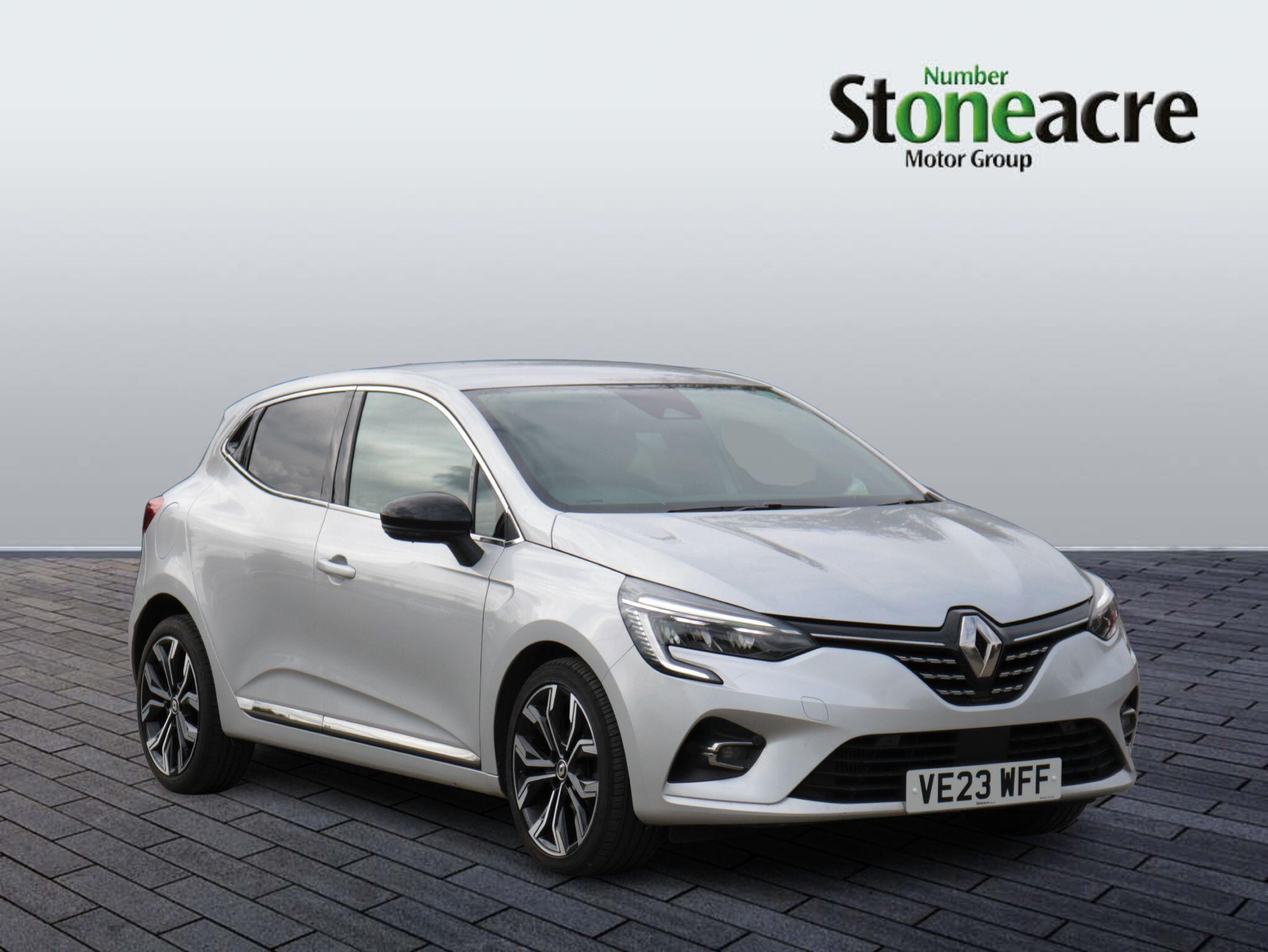 Main listing image - Renault Clio