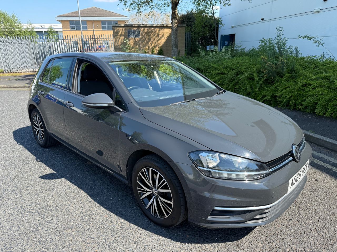 Main listing image - Volkswagen Golf