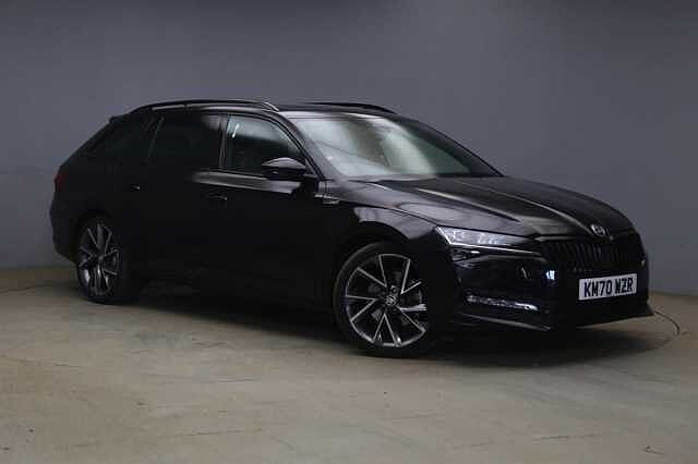 Main listing image - Skoda Superb Estate