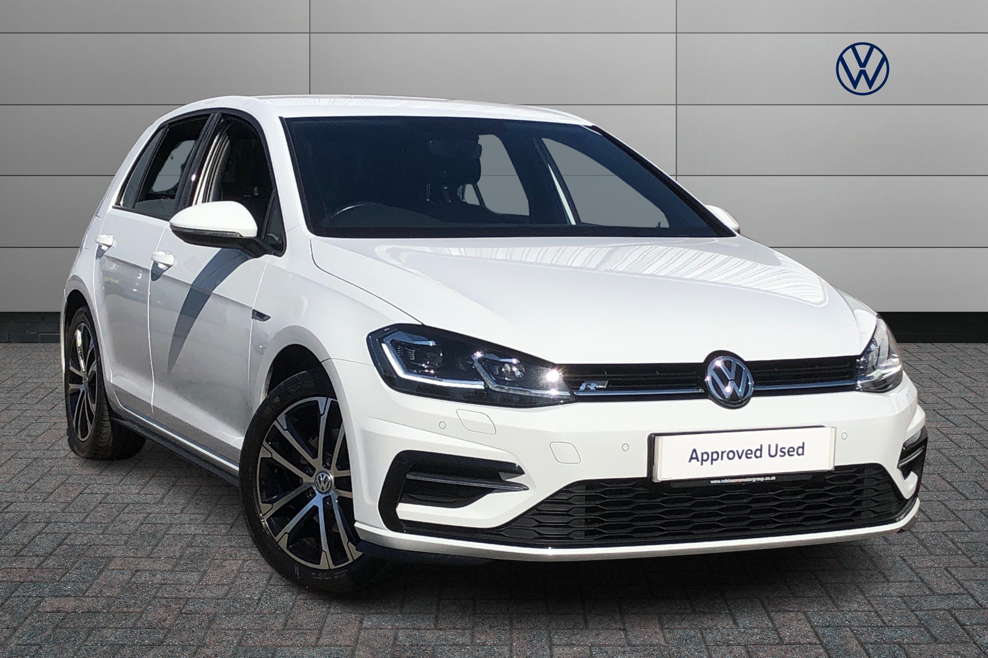 Main listing image - Volkswagen Golf