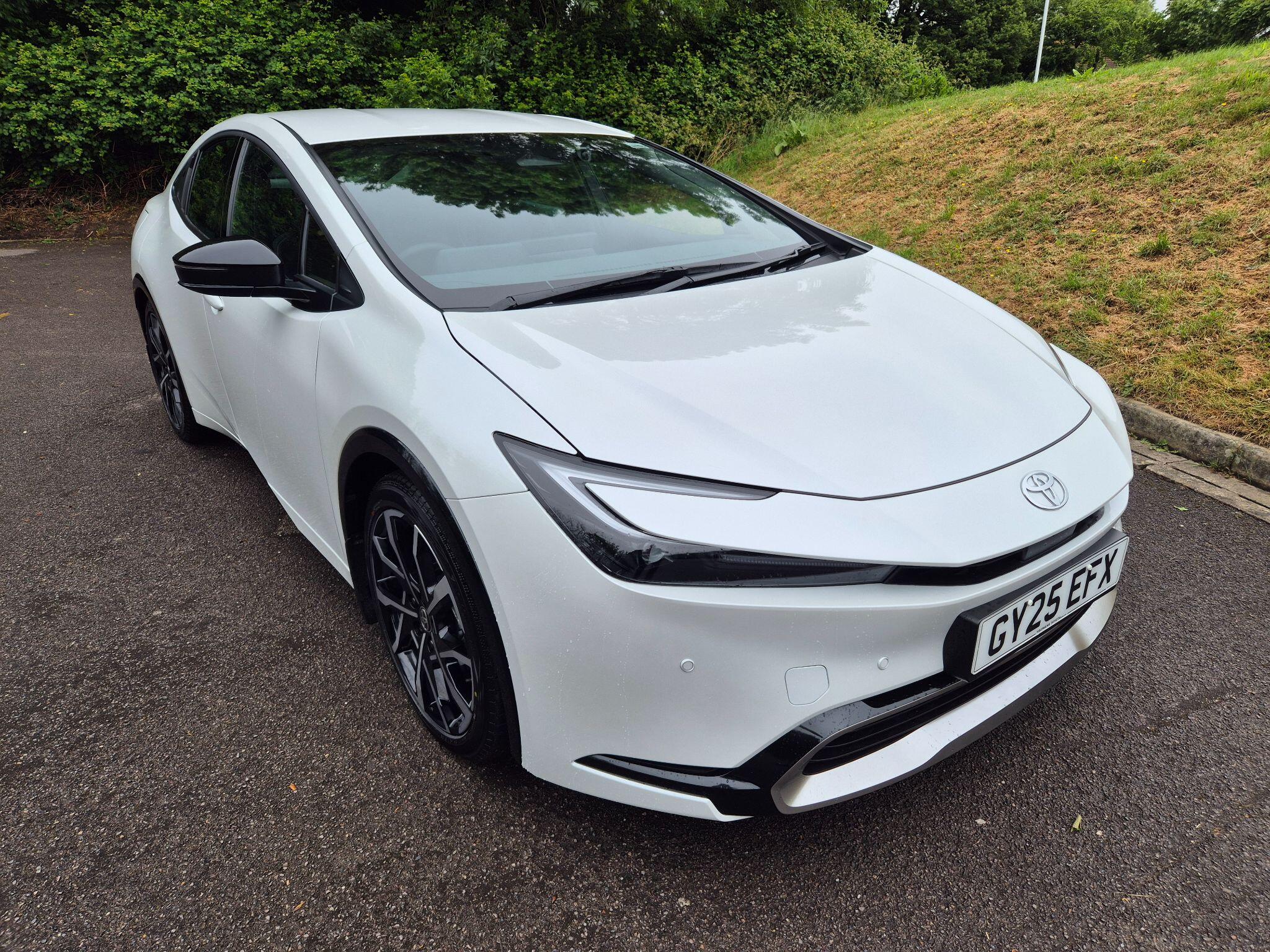 Main listing image - Toyota Prius Plug-In