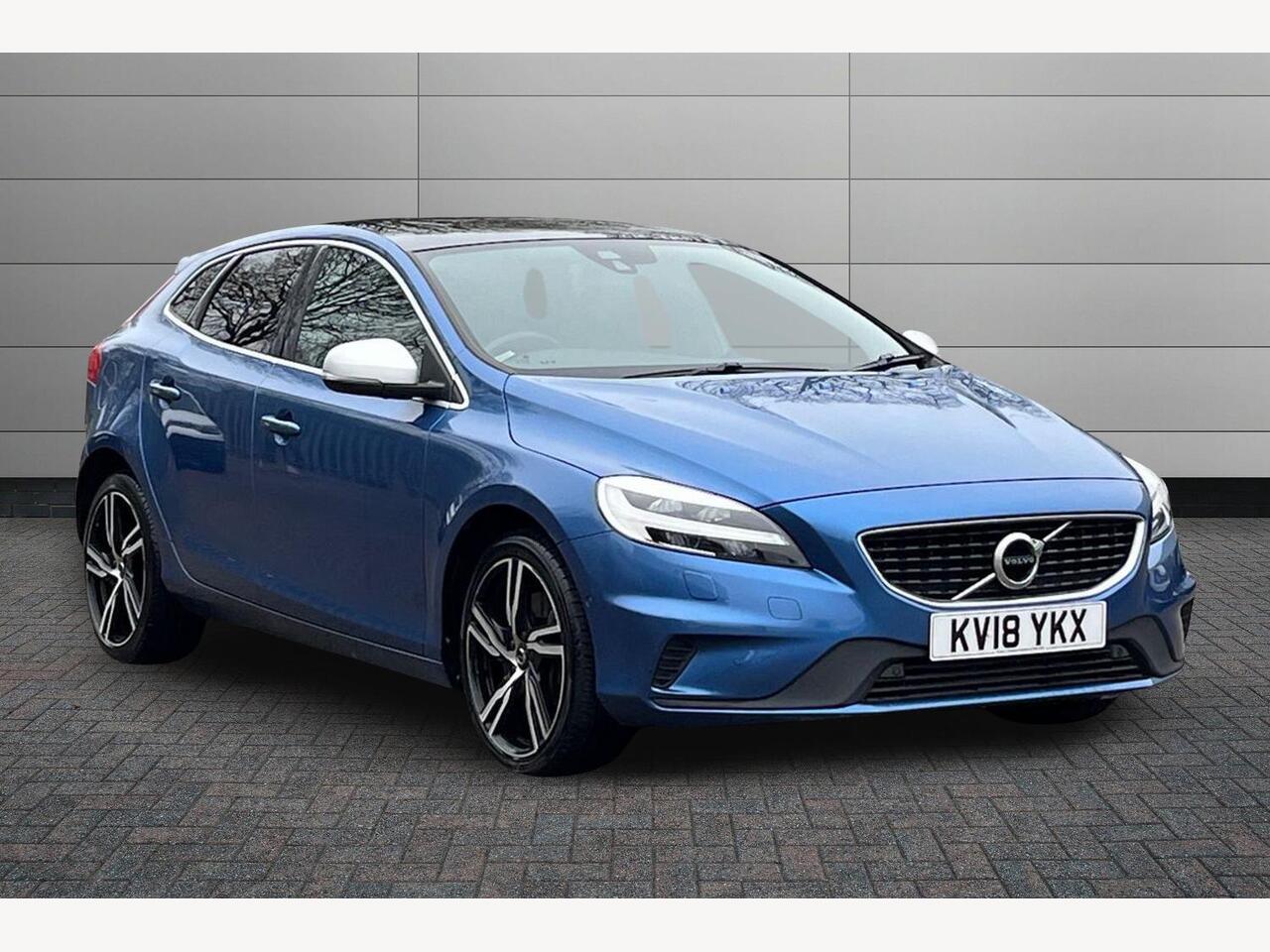 Main listing image - Volvo V40