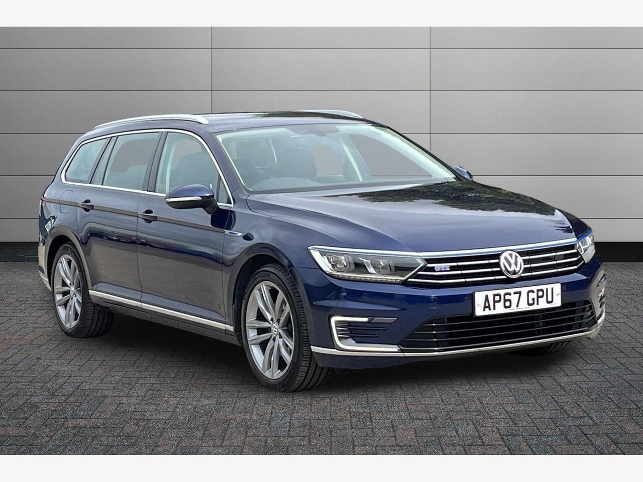 Main listing image - Volkswagen Passat