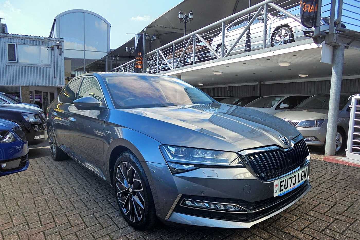 Main listing image - Skoda Superb