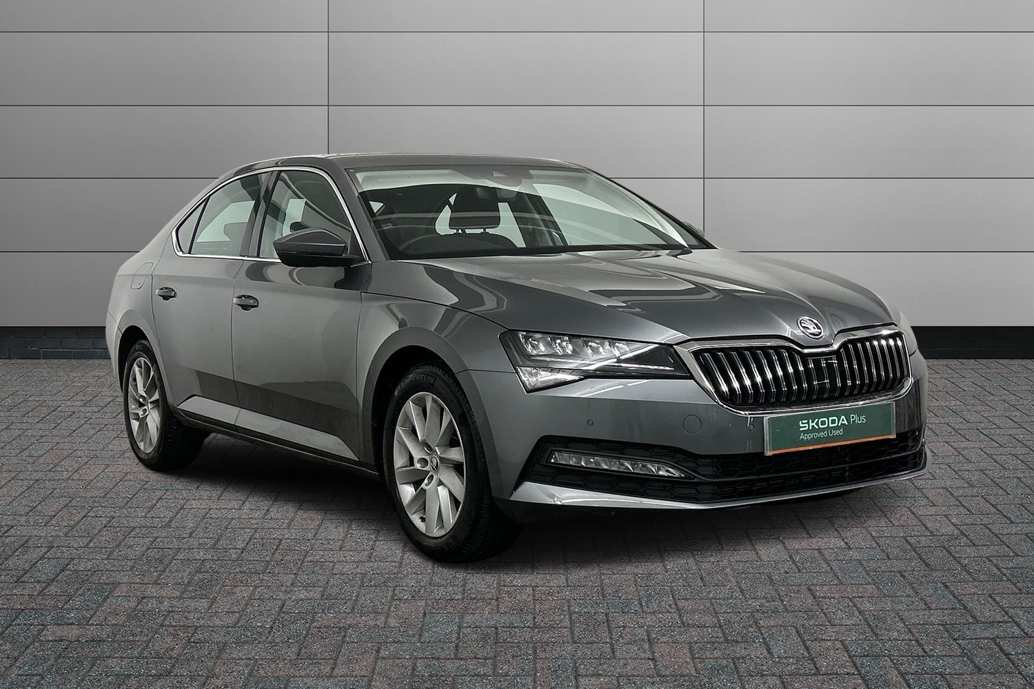 Main listing image - Skoda Superb