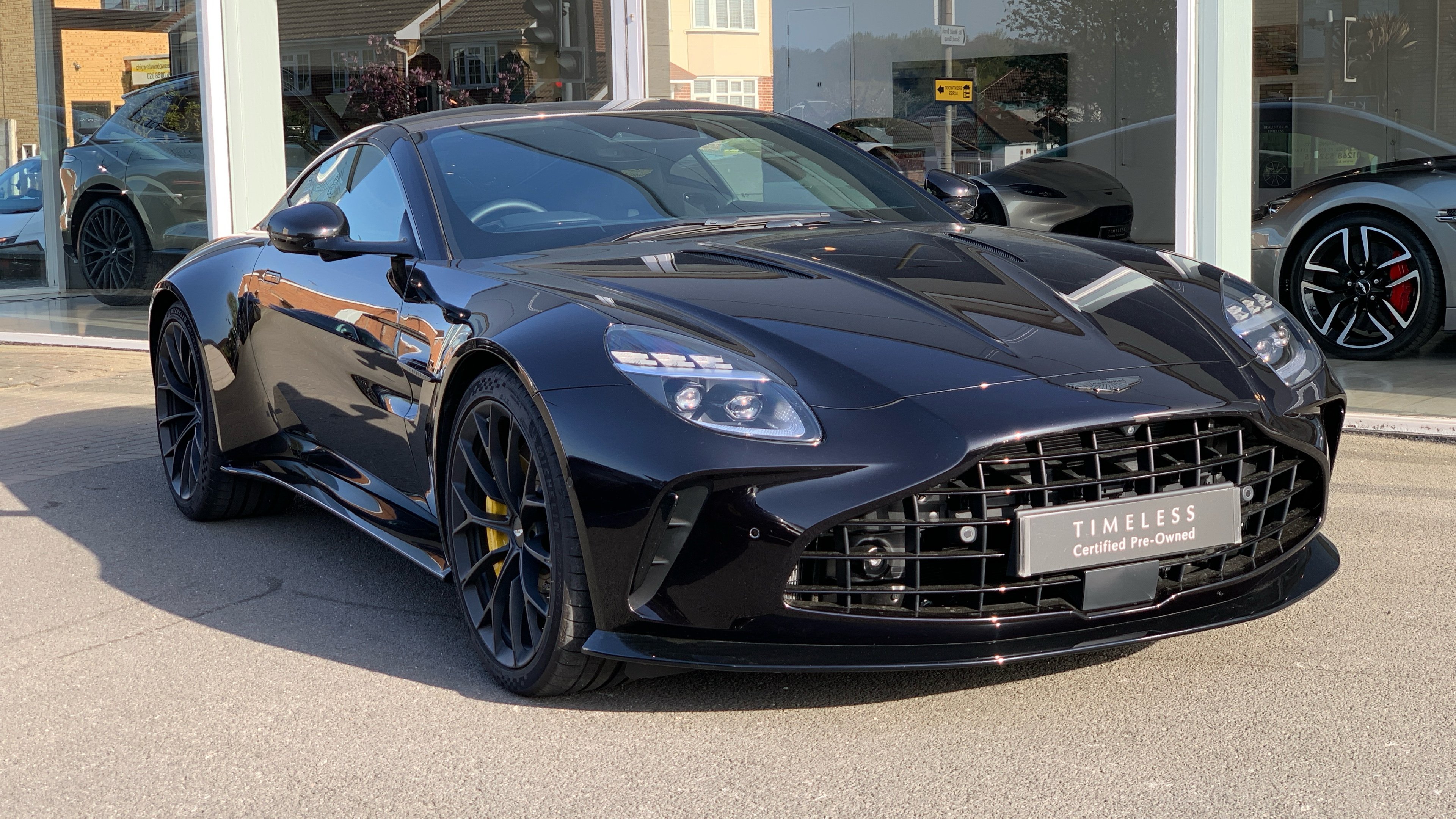 Main listing image - Aston Martin Vantage