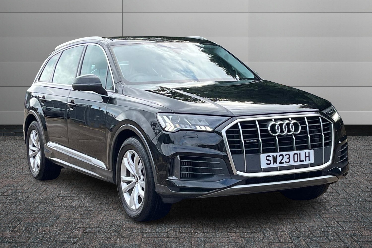 Main listing image - Audi Q7