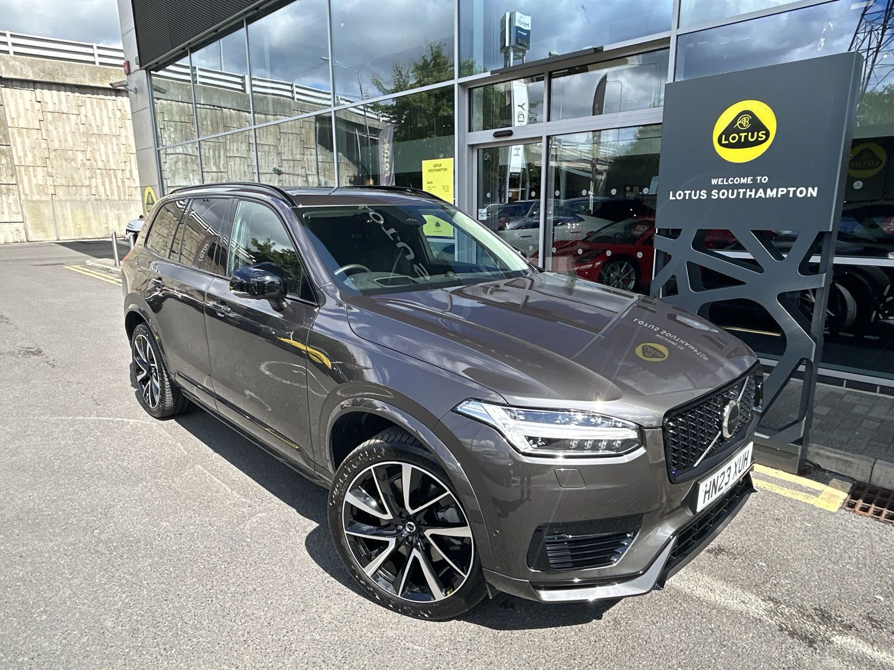 Main listing image - Volvo XC90