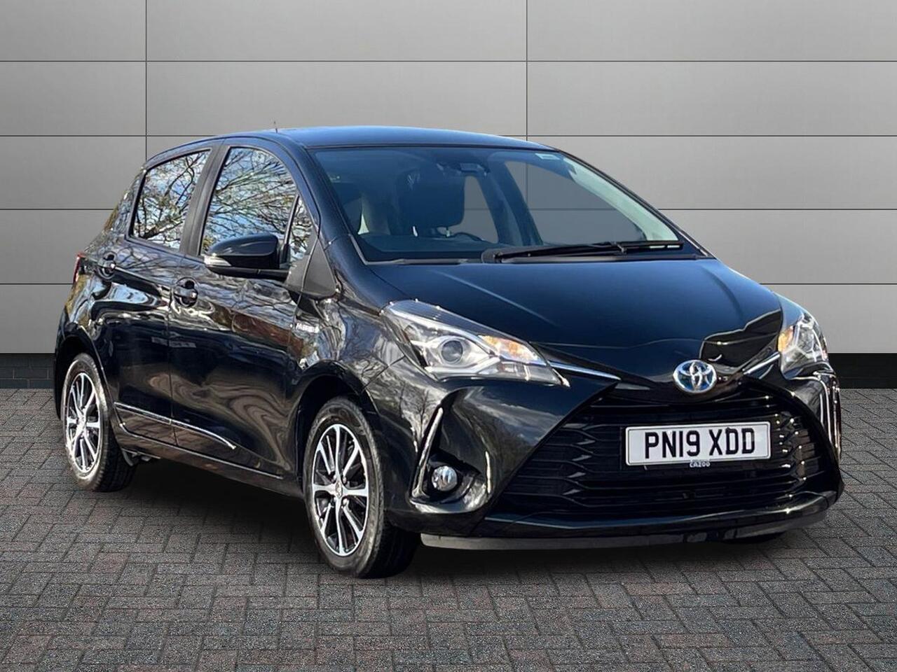 Main listing image - Toyota Yaris