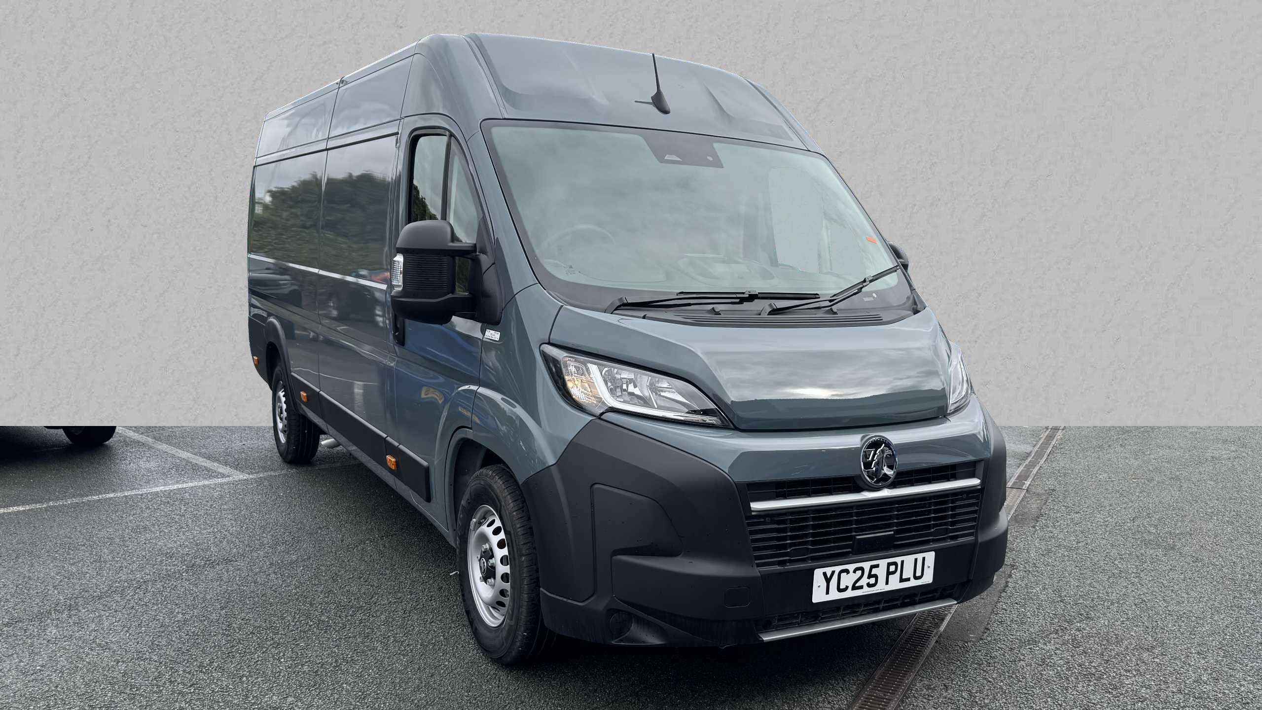 Main listing image - Vauxhall Movano