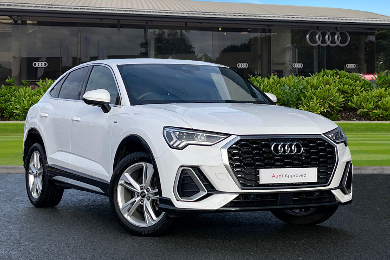 Main listing image - Audi Q3