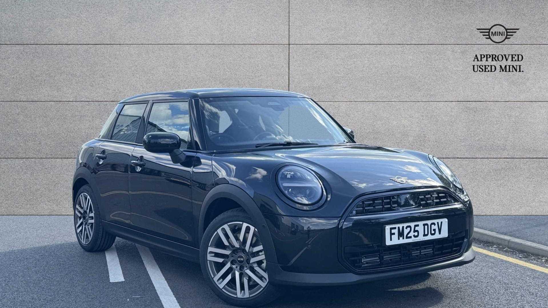 Main listing image - MINI Hatchback 5dr