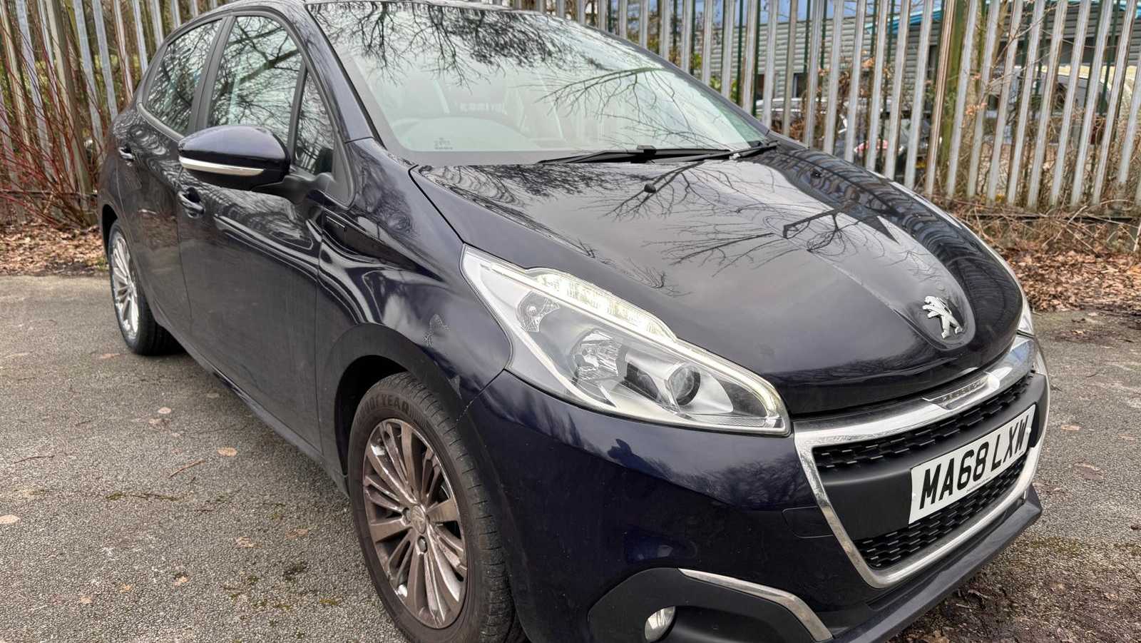 Main listing image - Peugeot 208