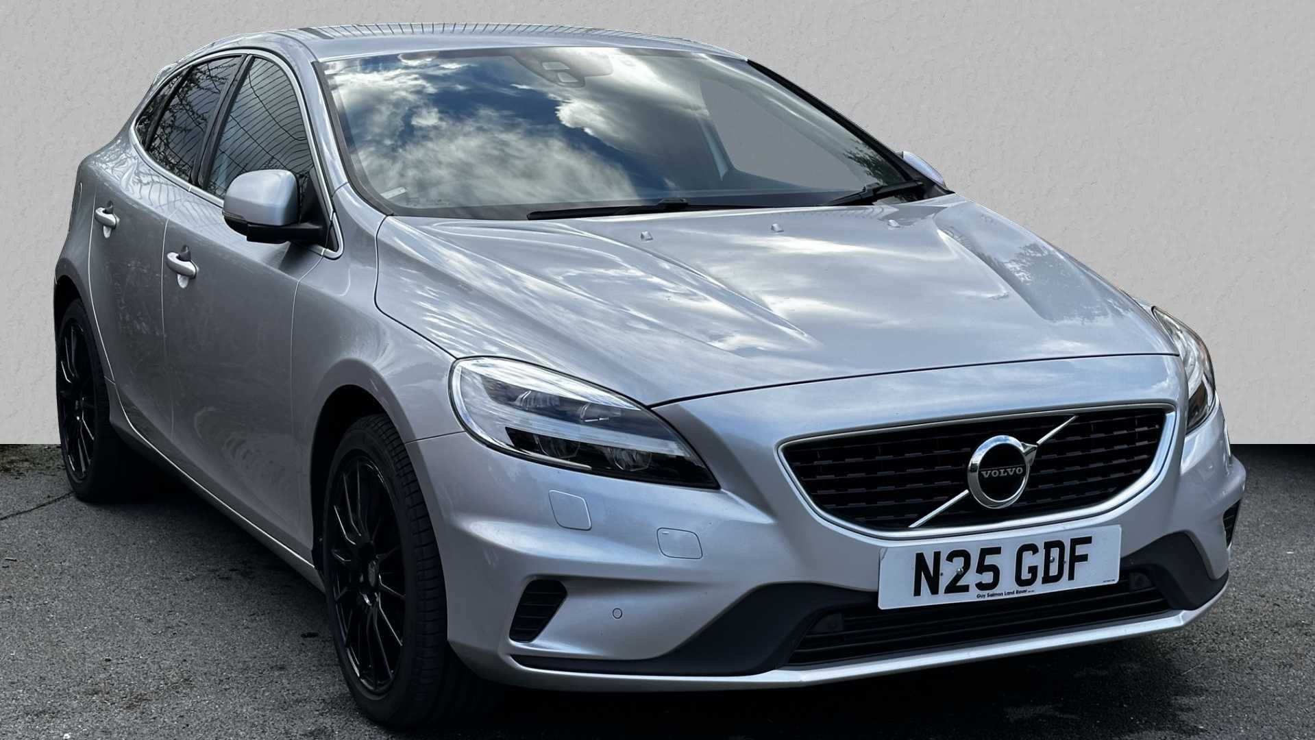 Main listing image - Volvo V40