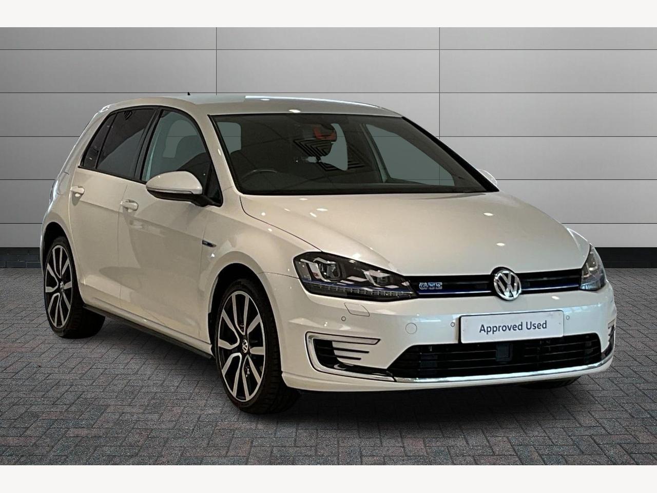 Main listing image - Volkswagen Golf GTE