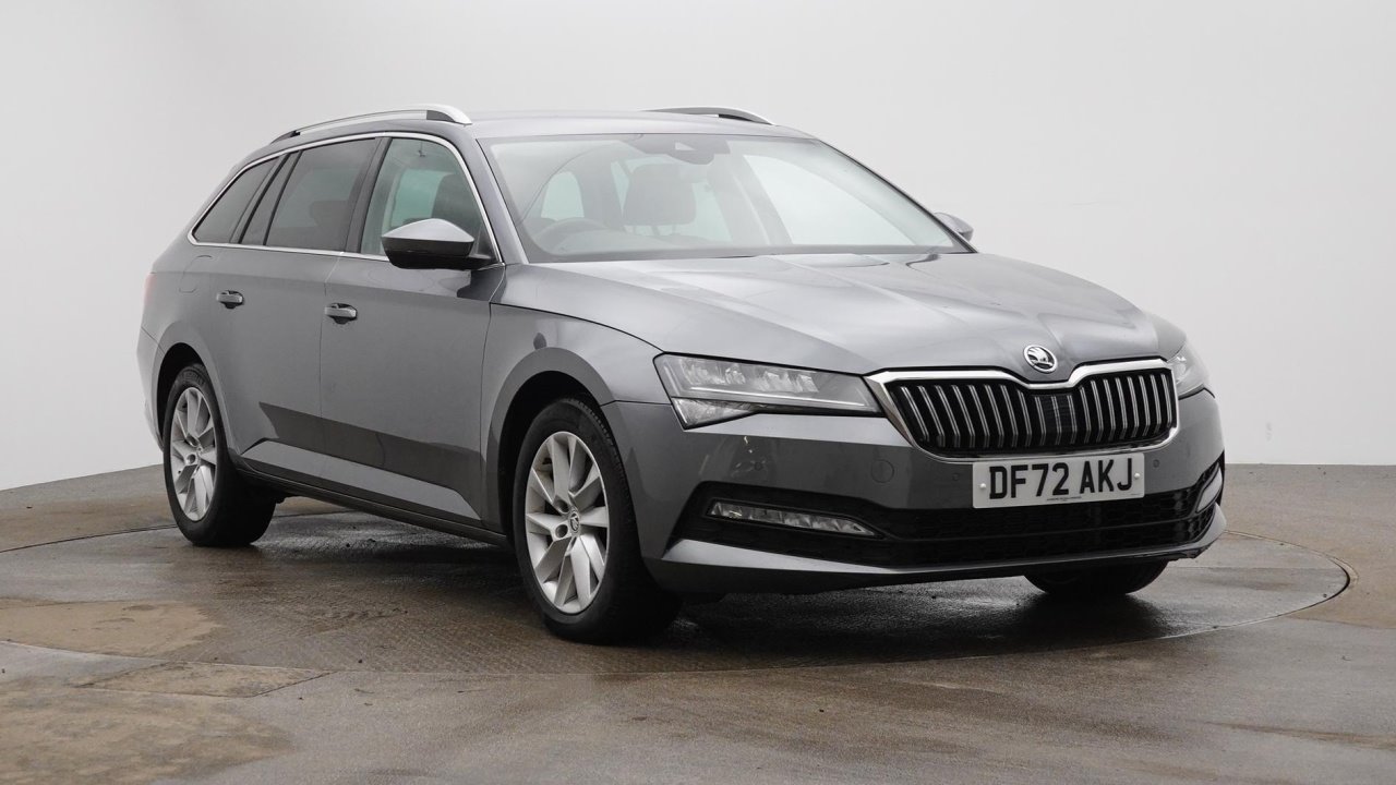 Main listing image - Skoda Superb Estate