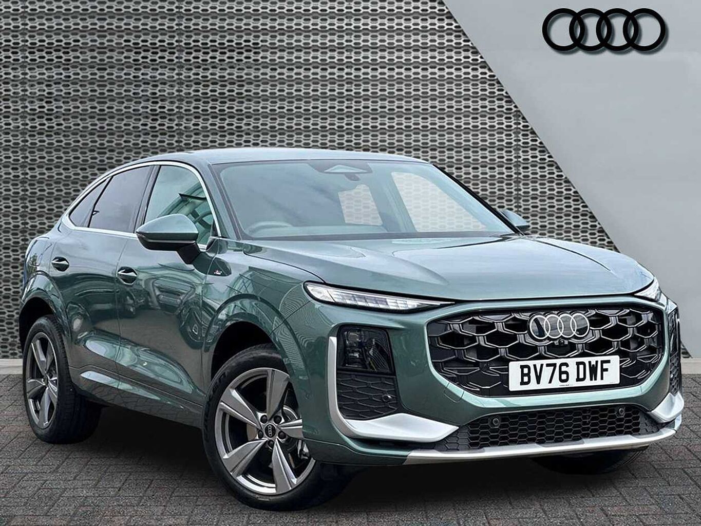 Main listing image - Audi Q3