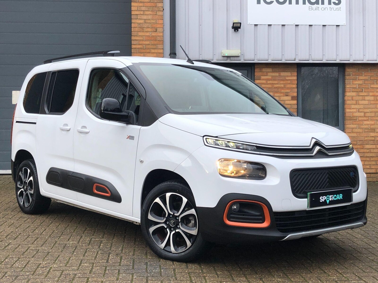 Main listing image - Citroen e-Berlingo