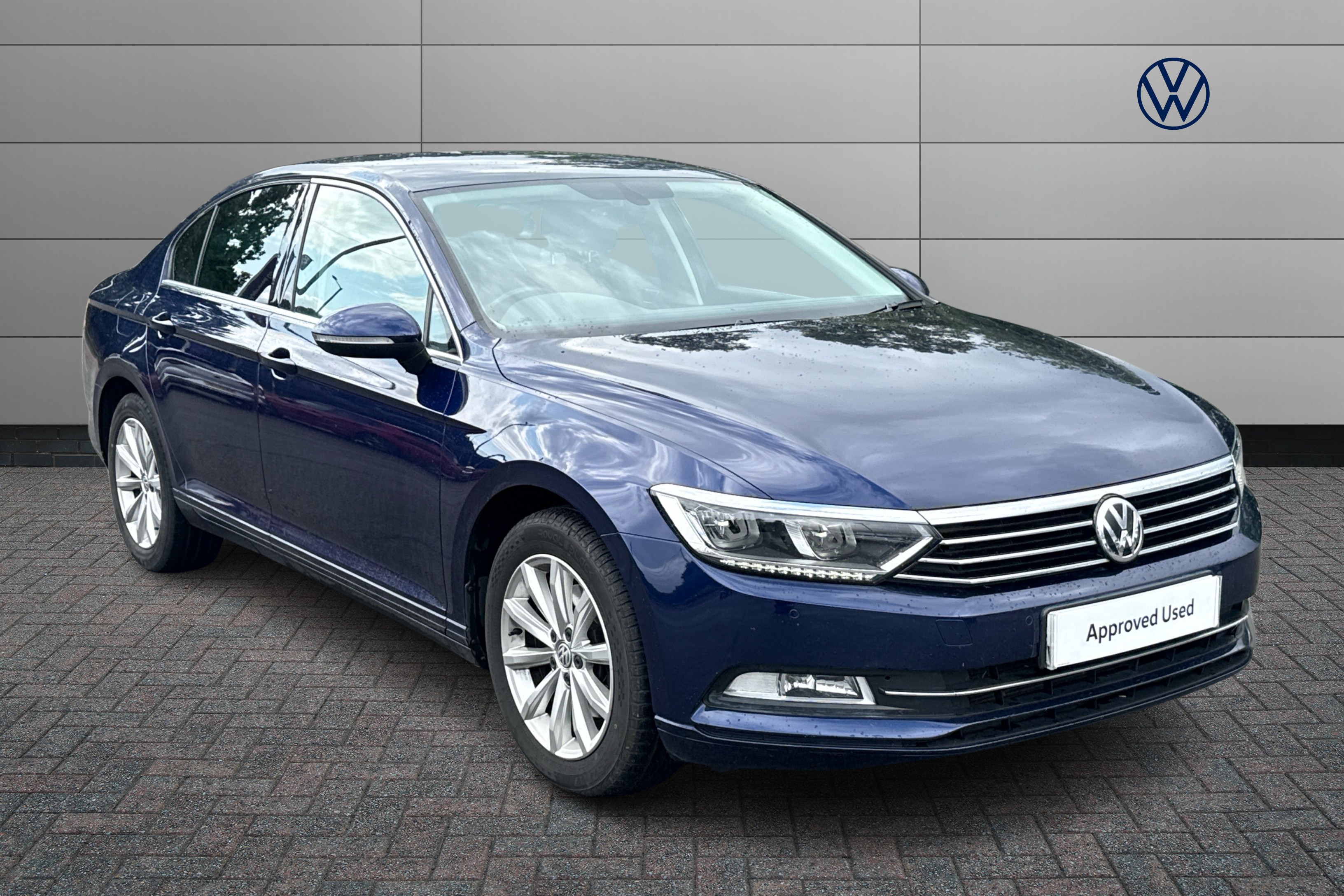 Main listing image - Volkswagen Passat