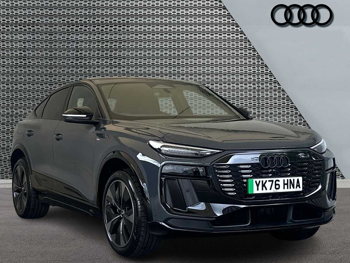 Main listing image - Audi Q6