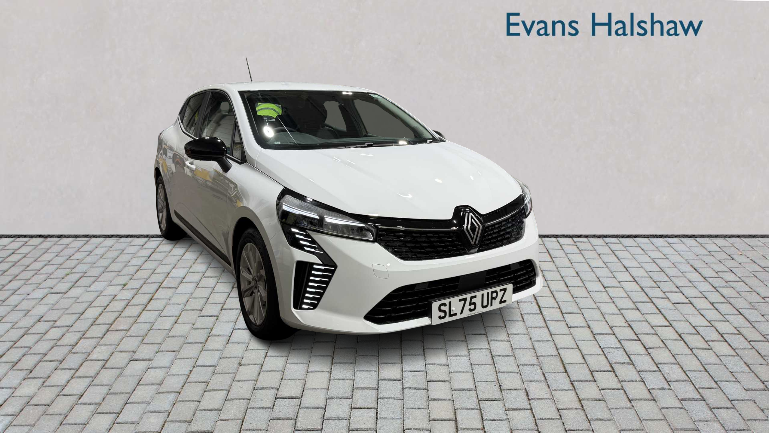 Main listing image - Renault Clio
