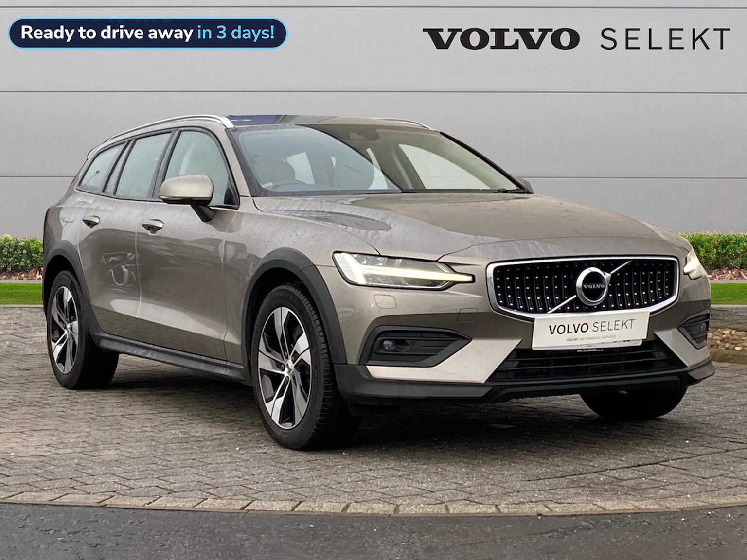 Main listing image - Volvo V60 Cross Country